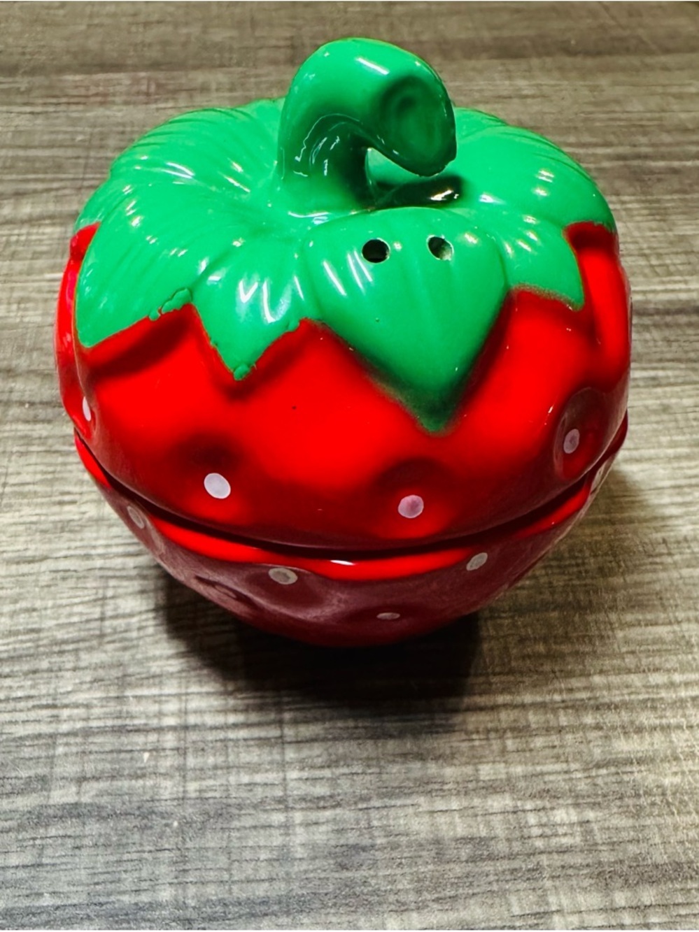 Vintage Wal-Mart Taiwan Strawberry Ceramic Salt & Pepper Shaker Set - Picture 2 of 7